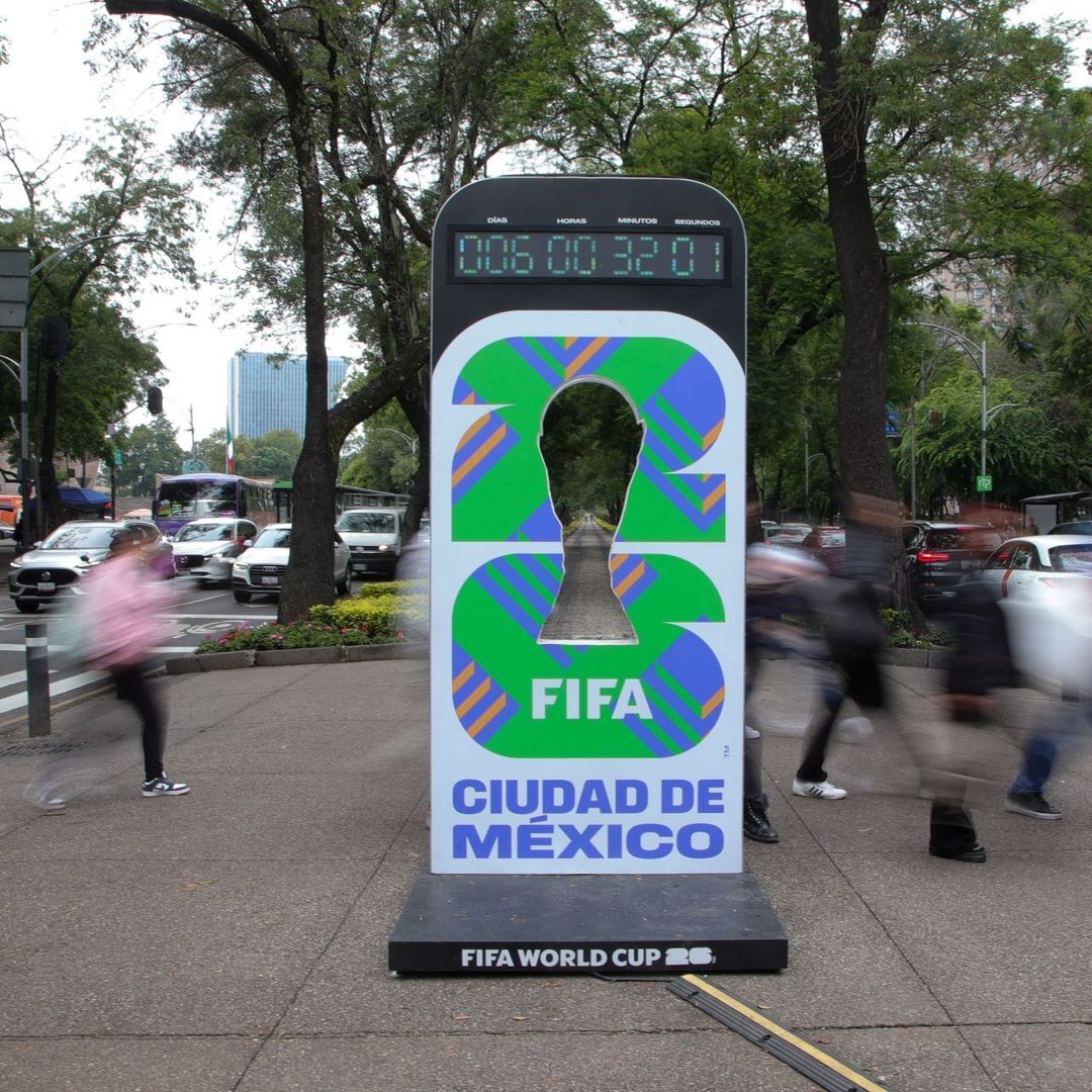 Reloj mundialista a dos días del inicio de la Copa Mundial de la FIFA 2026 en Paseo de la Reforma. Foto: Cuartoscuro